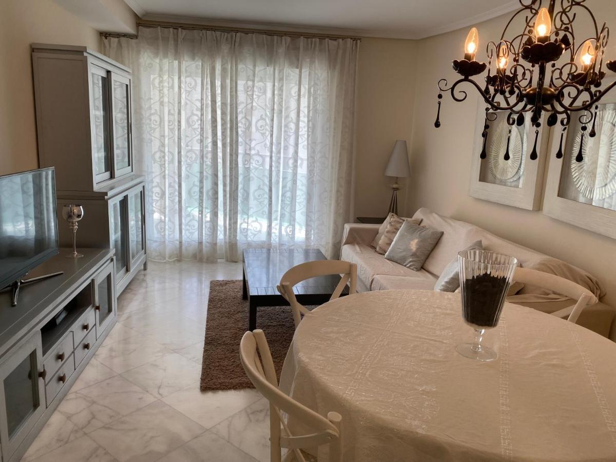 Elegant 2-Bedroom Apartment In Benidorm With Private Pool And Scenic Garden Views Кала-де-Фінестрат Екстер'єр фото